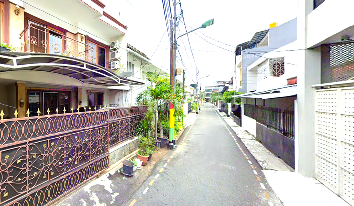 Tomang House. 2.5 Floors. 9x16. Two-Car Road. Move-In Ready. 2