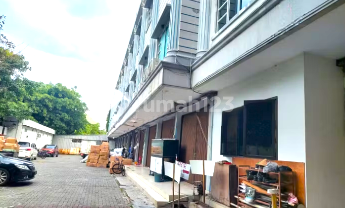 Ruko Penjagalan Kota. 3 Lantai. 4X17. Jalan Lebar 3 Mobil