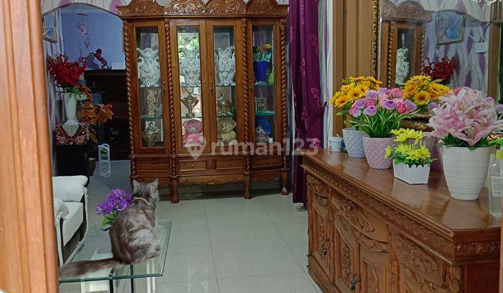 Di Jual Rumah Posisi Hook di Taman Harapan Baru 2