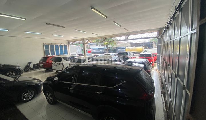 Ex Showroom Lokasi Strategis di Jl Raya Sultan Agung Bekasi Barat