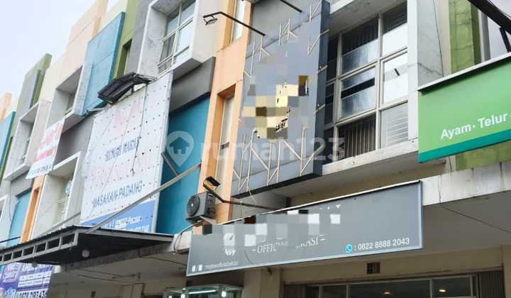 2.5-Story Shophouse in Arana Harapan Indah Cluster 2.5-Story Shophouse in Arana Harapan Indah Cluster