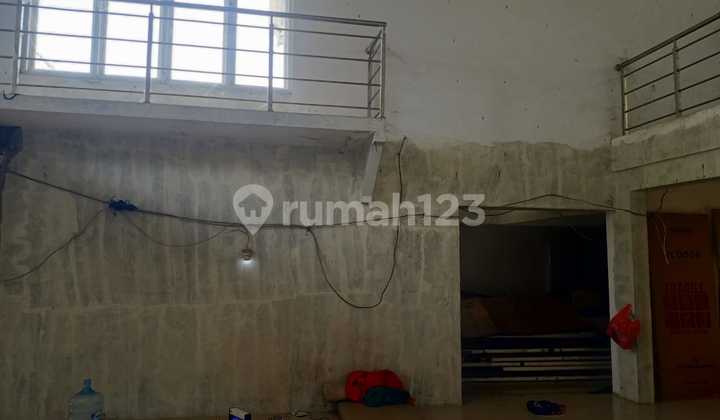 House Location by the Road Suitable for Business in Pulo Gadung 2