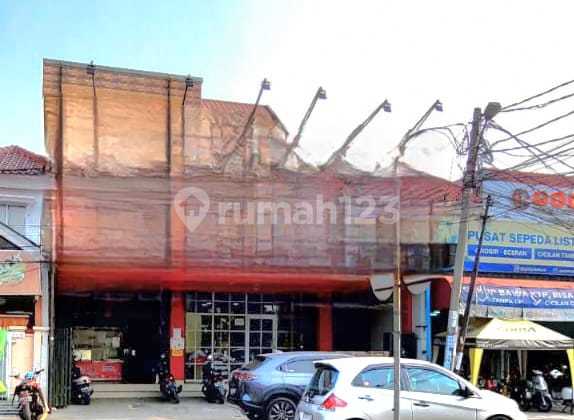 Rumah bisa untuk Usaha di Bulevar Hijau Strategis 1