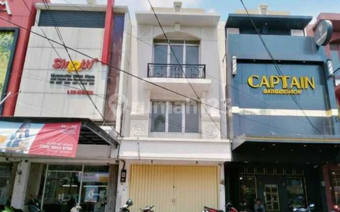 Ruko Siap Pakai Lokasi Strategis di Bulevar Hijau