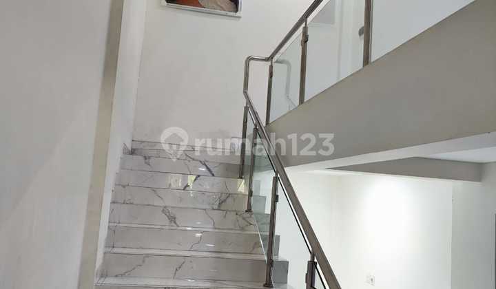 Rumah Cantik Mezanine 3 Lt di Janur Asri Kelapa Gading 2