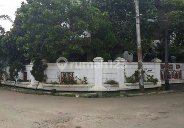 Rumah Luas dan Asri di Cipinang Indah Siap Huni Rumah Luas dan Asri di Cipinang Indah Siap Huni
