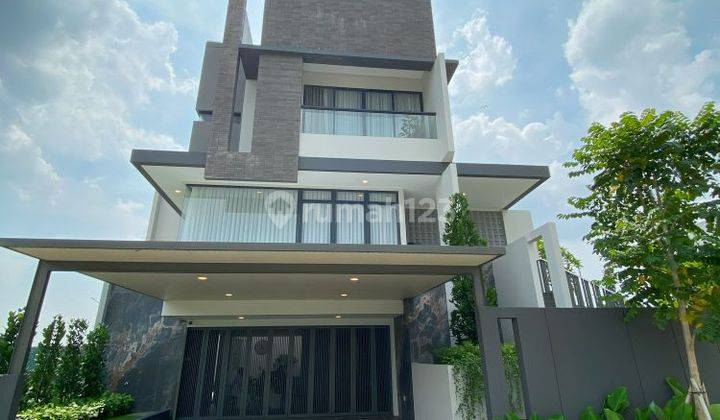 Rumah Mewah 4 Kamar Tidur Fasilitas Kolam Renang, Solar Panel Dan Lift, 3 Lantai Grand Wisata Bekasi