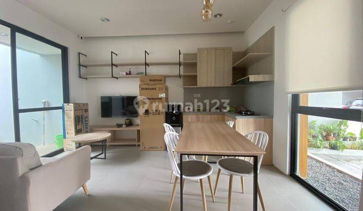 Disewakan Rumah Baru Posisi Hook Full Furnished 3 Kamar Tidur Grand Wisata Bekasi, Akses Langsung Tol Tambun 2