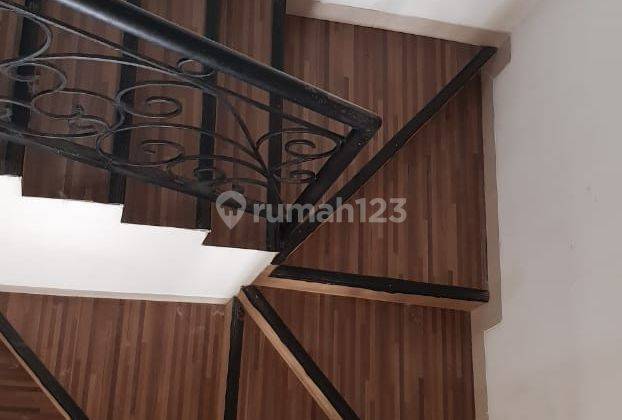 Dijual Rumah Hook 2 Lantai, 5 Kamar Tidur Luas 192 M2 Dekat Dengan Tol Jatibening di Taman Buaran Indah, Jakarta Timur 2