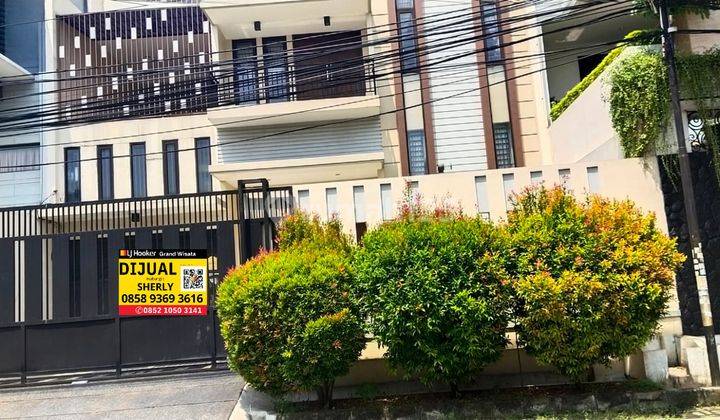 Dijual Rumah 2 Lantai 5+1 Kamar Tidur Luas Tanah 300 M2 di Jakarta Barat 1