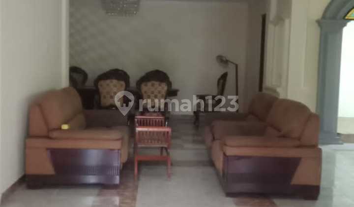 Disewakan Rumah 2 Lantai, 4 Kamar Tidur Luas Tanah 300 M2 di Perumahan Komplek Cakung Jakarta Timur 2