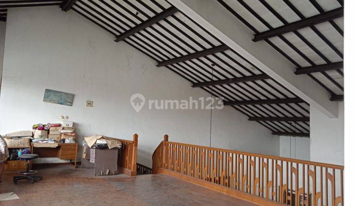 Dijual Rumah 2 Lantai 8 Kamar Tidur Luas 627 m2 1,6 KM dari Tol Buah Batu, Batununggal Bandung 2