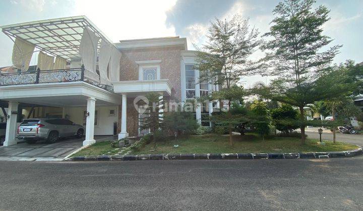 Dijual Rumah Hook 2 Lantai, Semi Furnished, Luas 380 m2, Hanya 20 m dari Mal Living World, Grand Wisata, Bekasi 2