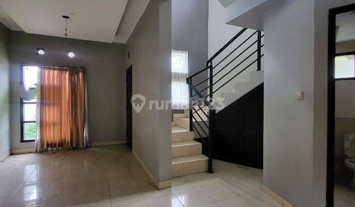 Disewakan Rumah 2 Lantai Luas 178m2, Posisi Hook, 3+1 Kamar Tidur Siap Huni Keamanan 24 Jam One Gate Security System Dalam Cluster Arcamanik Bandung 1