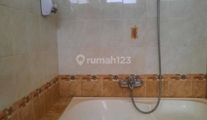 Disewakan Rumah Posisi Hook 2 Lantai Luas 251m2, 5+1 Kamar Tidur, Cocok dijadikan Kantor atau tempat usaha, Kos-kostan, siap pakai, tengah kota, 1Km dari Universitas Widiyatama, Sukaluyu Bandung 2