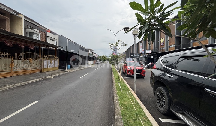 Dijual Rumah Grand Wisata Boulevard 2 Lantai Bisa Dijadikan Hunian Dan Tempat Usaha Luas Tanah 180m2, Akses Langsung Tol Tambun Grand Wisata Bekasi 2