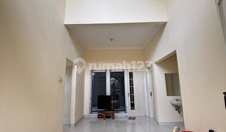 Disewakan Rumah Grand Wisata, Semi Furnish 2+1 Kamar, Dekat dengan Sekolah Al-Azhar dan IPEKA, Akses Tol Grand Wisata, Bekasi 2