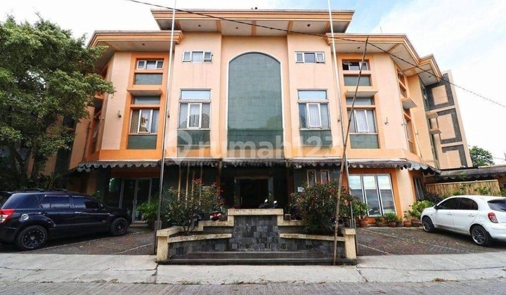 For Sale: Exclusive Boarding House or Condotel and a 3-Story Shop House with a 618m2 Area, featuring 16+2 Fully Furnished Bedrooms Ready for Use, in a Commercial Area, near Shopping Centers and Culinary Spots in Antapani, Bandung.
