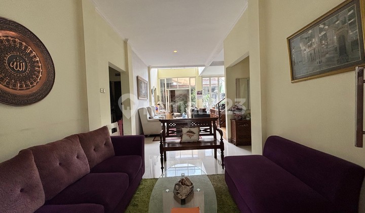 Dijual Rumah Grand Wisata 2 Lantai Siap Huni 5+1 Kamar Tidur, Luas Tanah 225m2, Semi Furnished, 20 meter dari Sekolah IPEKA dan Al-Azhar, Akses Langsung Tol Tambun Grand Wisata Bekasi  2