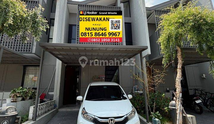 Disewakan Rumah 2 Lantai Full Furnished 2+1 Kamar Tidur, 300 Meter Dari Mall Living World Grand Wisata, Bekasi 1