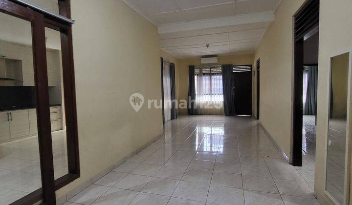 Disewakan Rumah 1 Lantai Luas 200m2, 4 Kamar Tidur Semi Furnished Siap Huni, Cocok Dijadikan Hunian Atau Kost2an Bersama, Dekat Rsup Hasan Sadikin, 600 Meter Dari Mall Pvj, Gerbang Tol Pasteur Bandung 2