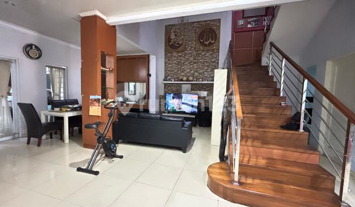 Dijual Rumah Grand Wisata Siap Huni 2 Lantai View Taman Utama 4 Kamar, Luas 200m2 Akses Langsung Tol Tambun hanya 300m bisa KPR, Grand Wisata Bekasi 2