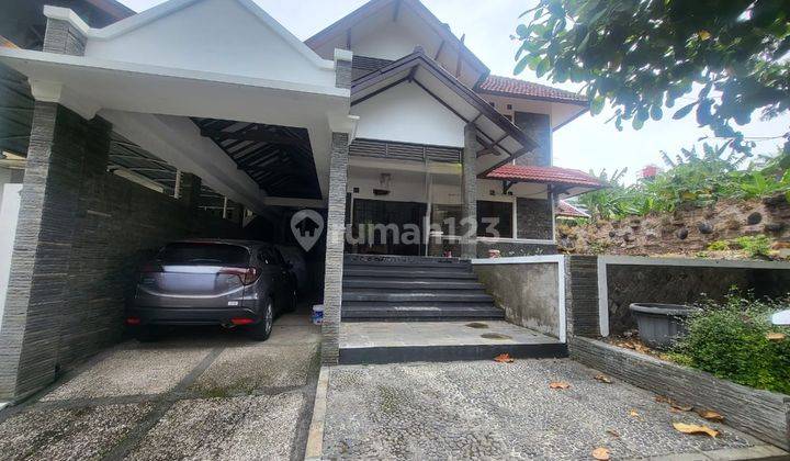 Disewa Rumah 2 Lantai Luas 445m2 Semi Furnished Siap Huni, 4 Kamar Tidur, Cocok Dijadikan Rumah Tinggal atau Kantor, Dalam Cluster One Gate Security System, Dekat Arcamanik, Mandalajati, Bandung Timur 1