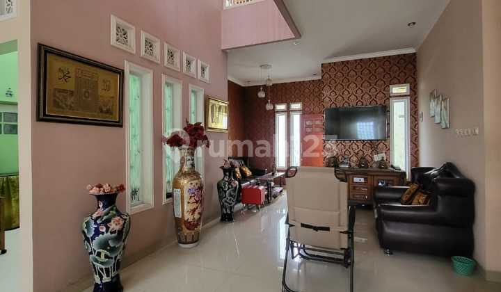 Dijual Rumah Bonus Kos-kosan Aktif 2 Lantai Luas 300m2, dengan 5+10 Kamar Tidur hanya 3 menit menuju sport jabar, Arcamanik Bandung