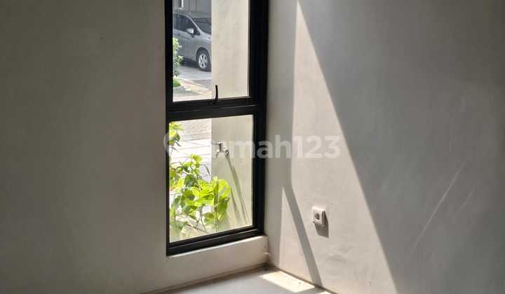 Dijual Rumah Grand Wisata 2 Lantai, 4 Kamar Tidur, Luas Tanah 154m2, dalam Cluster, 700m dari Mall Living World, Akses Langsung Tol Tambun Grand Wisata Bekasi 2