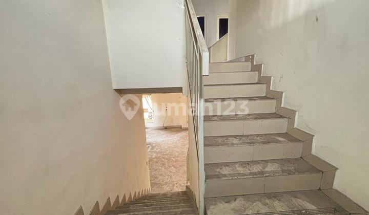 For Sale: 2-Story Hook House with 4 Bedrooms, 500 Meters from Tambun Toll, Grand Wisata Bekasi. 2