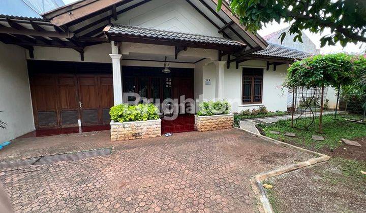 RUMAH BESAR PINGGIR JALAN RAYA RAMAI COCOK UNTUK USAHA DI JAKARTA SELATAN 1