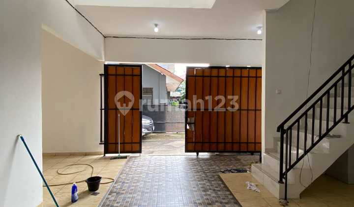 Boarding house in Bintaro 100.0 m² Freehold Title 2