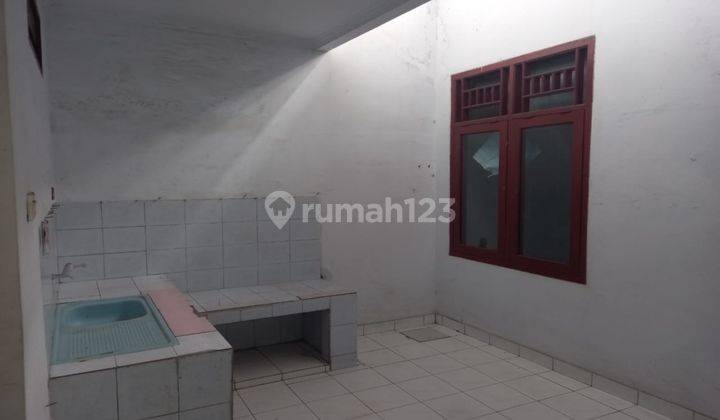  Rumah Semi Furnished Bagus SHM - Sertifikat Hak Milik di Condet 2