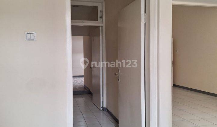  Rumah Semi Furnished Bagus di Cipondoh 2