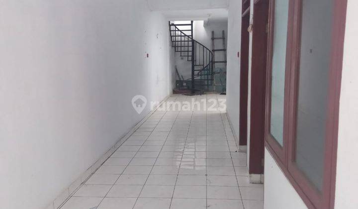  Rumah Semi Furnished Bagus SHM - Sertifikat Hak Milik di Condet 2