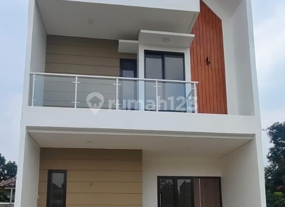 [For Quick Sale] Only 7 Minutes to Bogor Station, Nice House with SHM in North Bogor