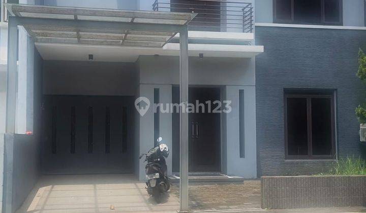 Rumah di Singgasana SHM 2 Lantai Bagus hadap Timur 1