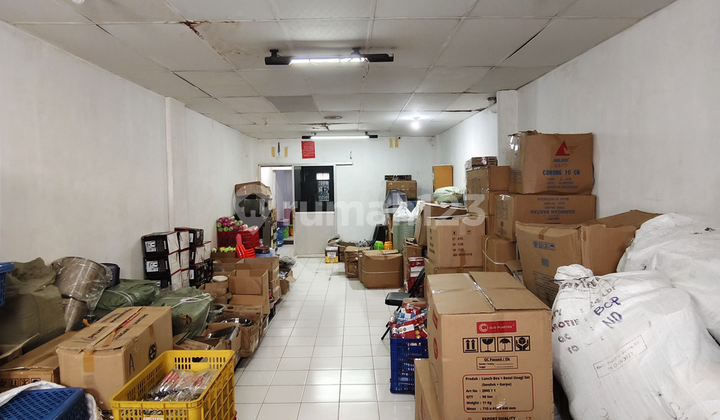 Angke 3-Story Shop House for Sale, West-Facing, 3 AC Units, West-Facing, Negotiable, West Jakarta Shop House. 2