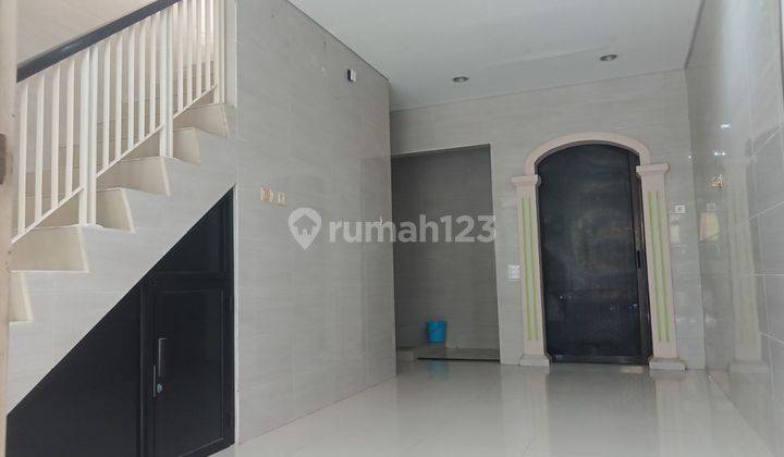 DISEWA RUMAH PIK BAGUS TERAWAT RAPI ROW JALAN LEBAR 1