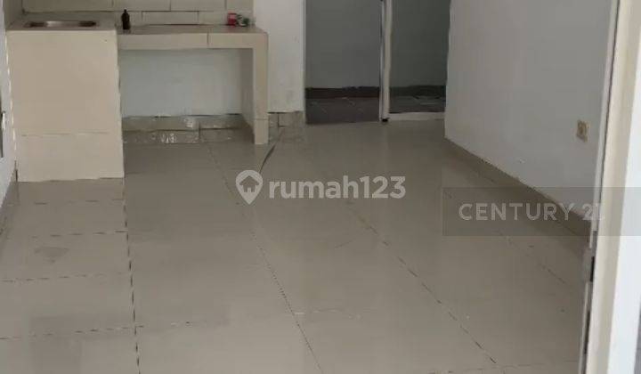 DISEWA RUMAH PIK 3 LANTAI ROW JALAN LEBAR 1