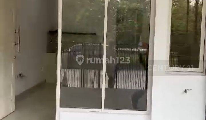 DISEWA RUMAH PIK 3 LANTAI ROW JALAN LEBAR 2