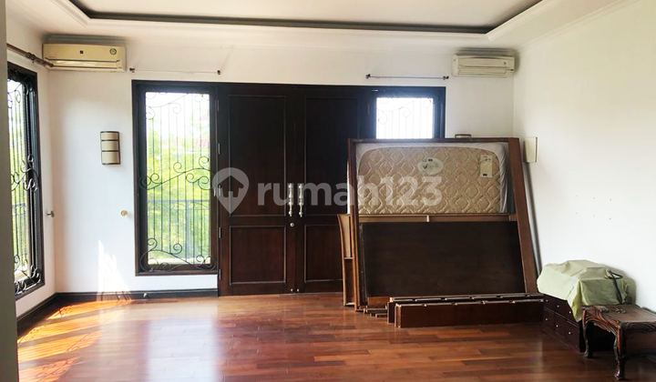 FOR SALE HOUSE IN PIK NEAR BBS SCHOOL, CORNER HOUSE FACING SOUTHEAST. 2