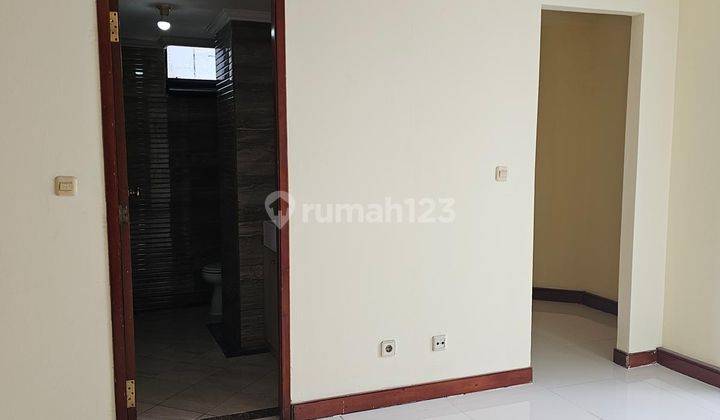 For Sale Apartment Taman Anggrek 3 Bedroom , Pool View, Strategic Location. Strata Title. 2