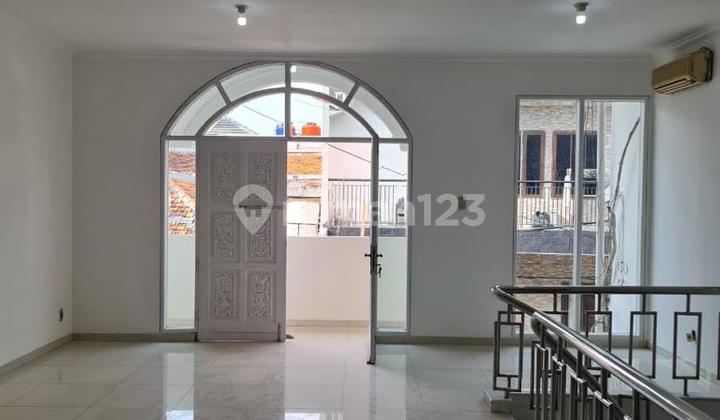 Rumah Tebet Dalam Bebas Banjir 3+2 Kamar Tidur, Shm, Strategis.