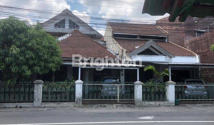 RUMAH 2 LANTAI PINGGIR JALAN BESAR DI JALAN SAMANHUDI COCOK UNTUK KANTOR ATAU RUMAH TINGGAL 1