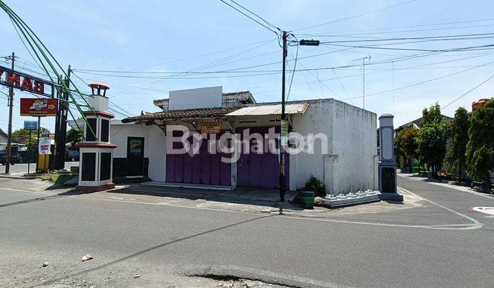 RUMAH DAN TOKO DI JALAN MANGUNSARKORO DEKAT UNDERPASS JOGLO 1