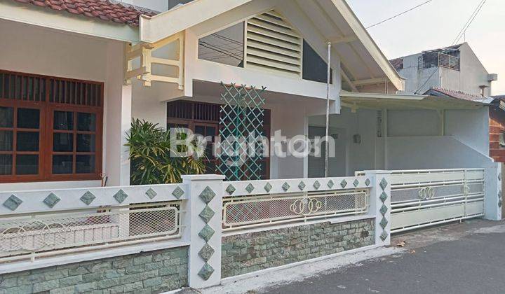 RUMAH HOOK LUAS, SANGAT TERAWAT DAN STRATEGIS DI TENGAH KOTA SOLO  2
