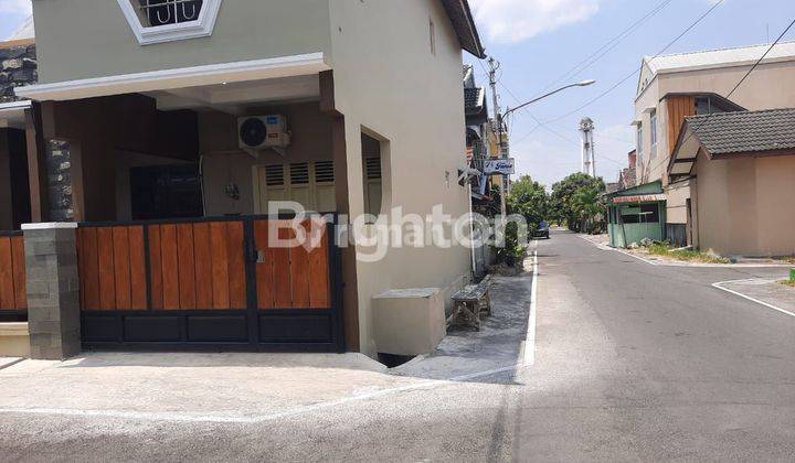 RUMAH CANTIK 1,5 LANTAI SEMI FURNISH DI BATURAN BUTUH CEPAT !! 1