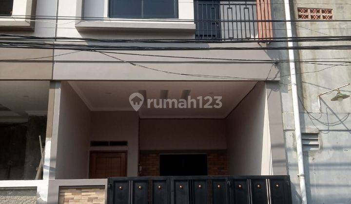 Rumah Compact 2 Lantai, Cipondoh, Siap Huni, Bisa Kpr 1