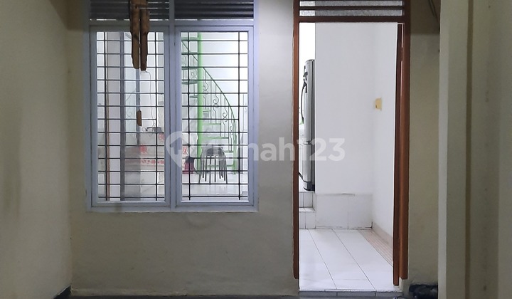 11/4 Floor House, Royal Garden, Ready to Occupy, Flood-Free